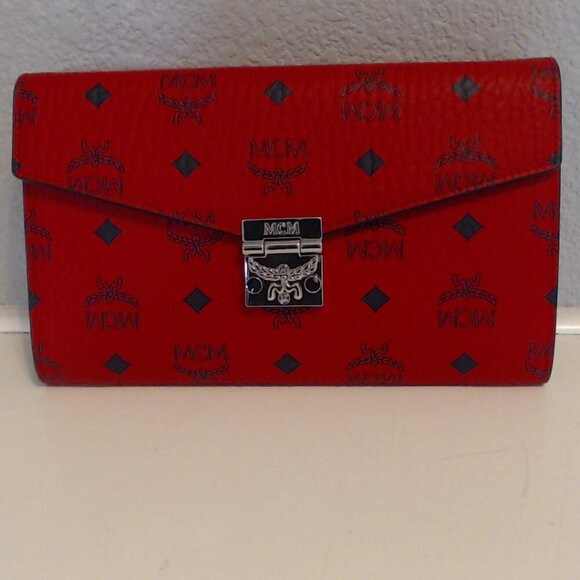 MCM Clutch & Crossbody with silver hardware BNWT - Picture 1 of 6